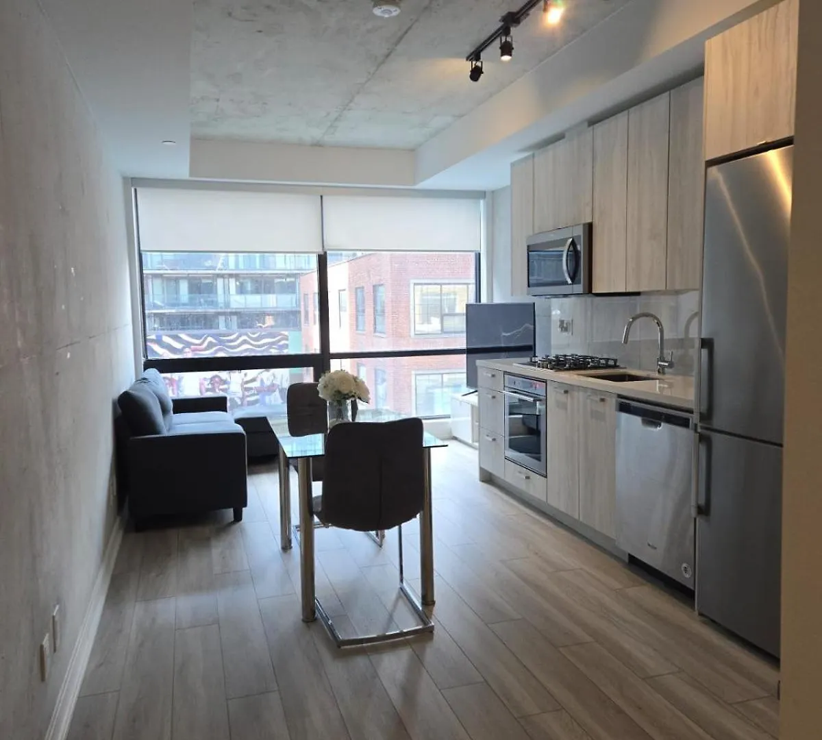 Stunning Open Layout Loft Apartment In Perfect Location Toronto