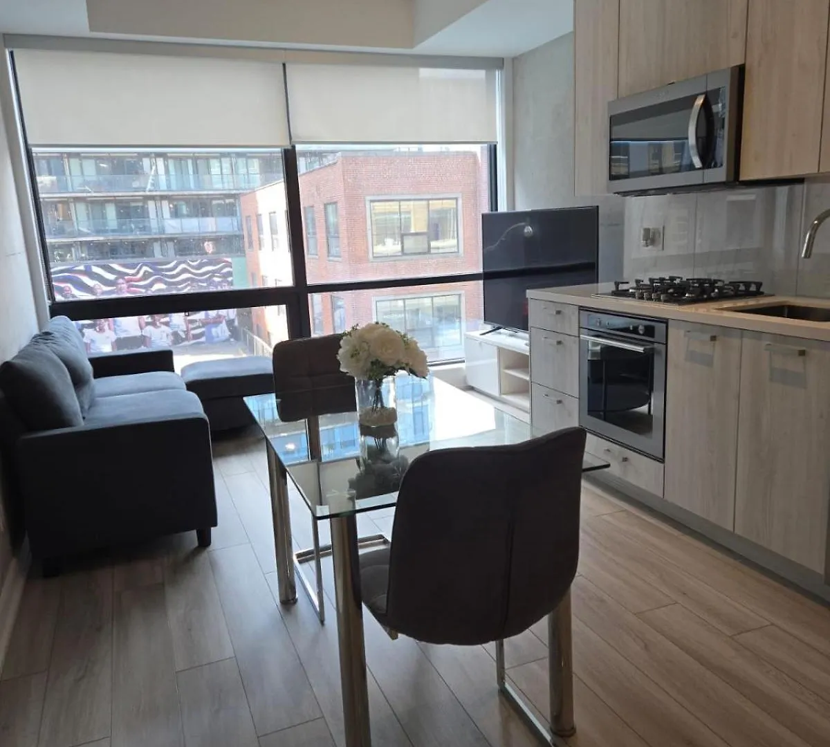Stunning Open Layout Loft Apartment In Perfect Location Toronto
