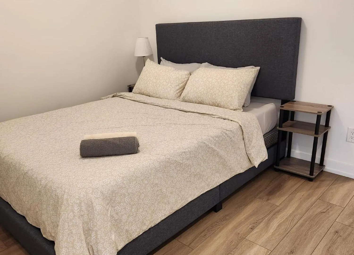 Stunning Open Layout Loft Apartment In Perfect Location Toronto 0*,  Canada
